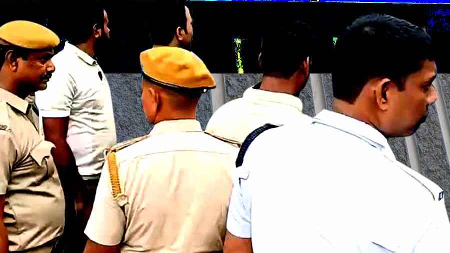 কলকাতায় কলেজ ক্যাম্পাসে ছাত্রীকে গণধর্ষণ, গ্রেপ্তার ৩